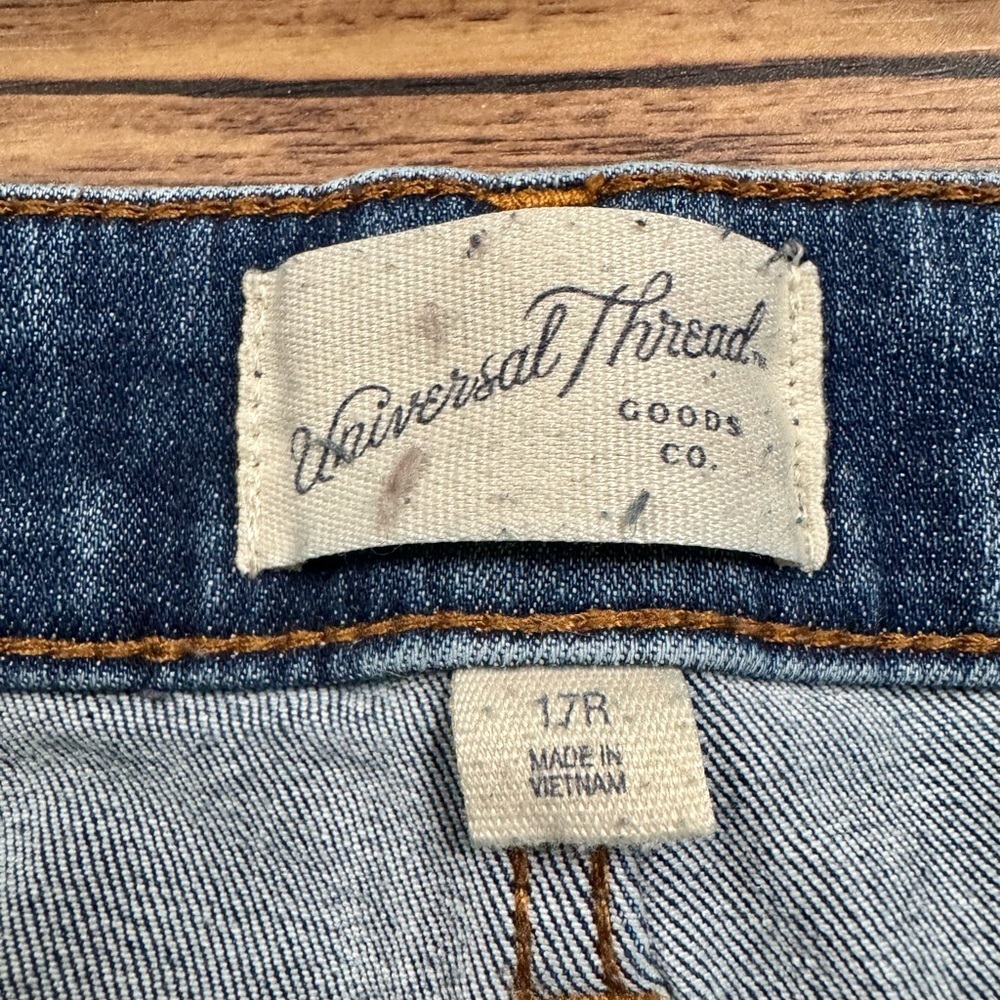 Universal Thread - Picture 3 of 7